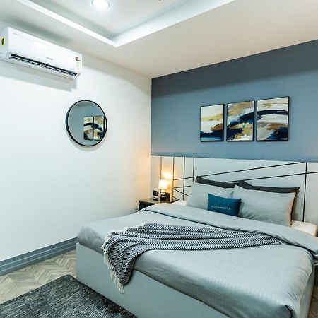 Bedchambers Luxury Apartment Near Golf Course Road Гургаон Экстерьер фото