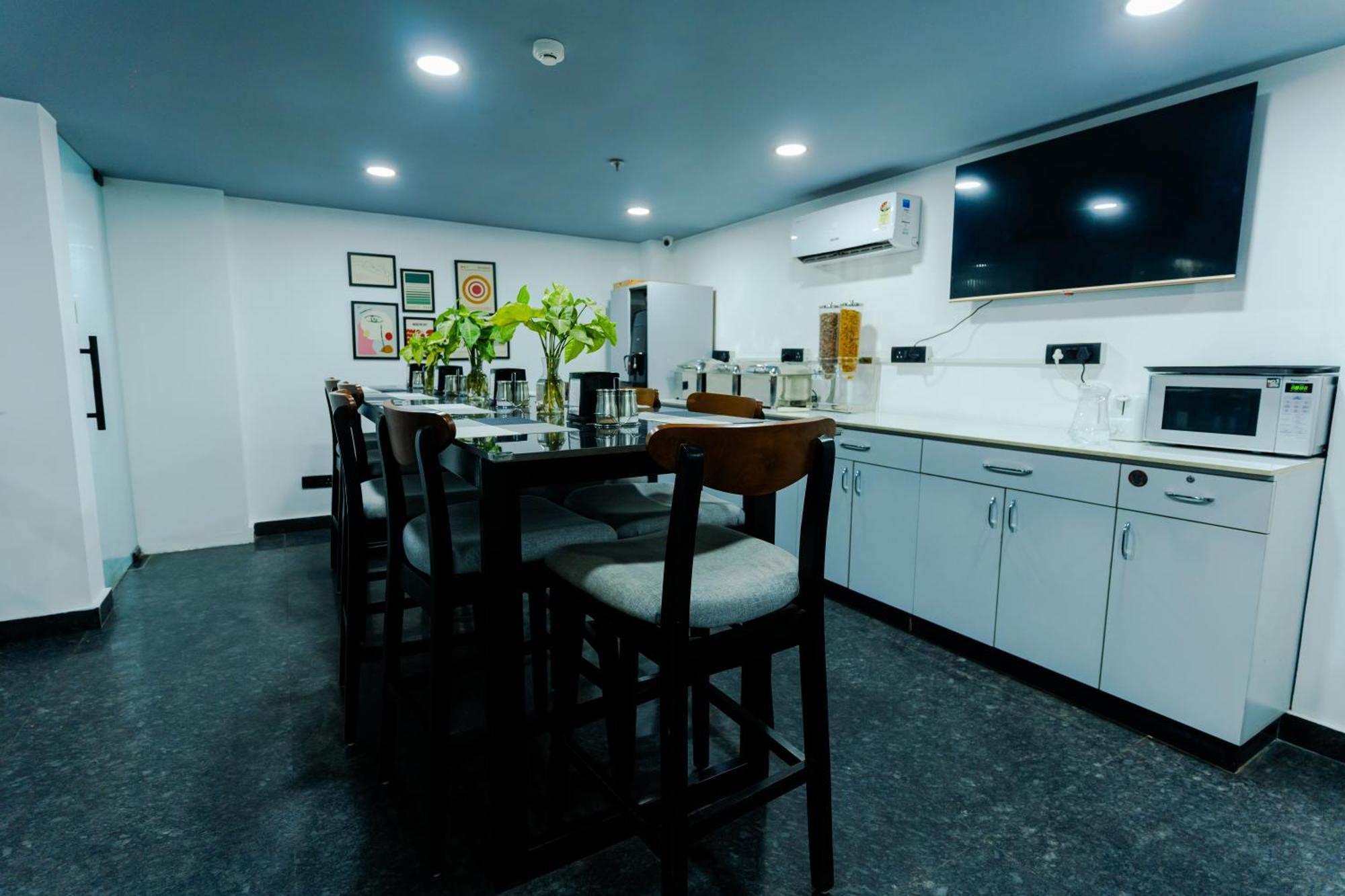 Bedchambers Luxury Apartment Near Golf Course Road Гургаон Экстерьер фото