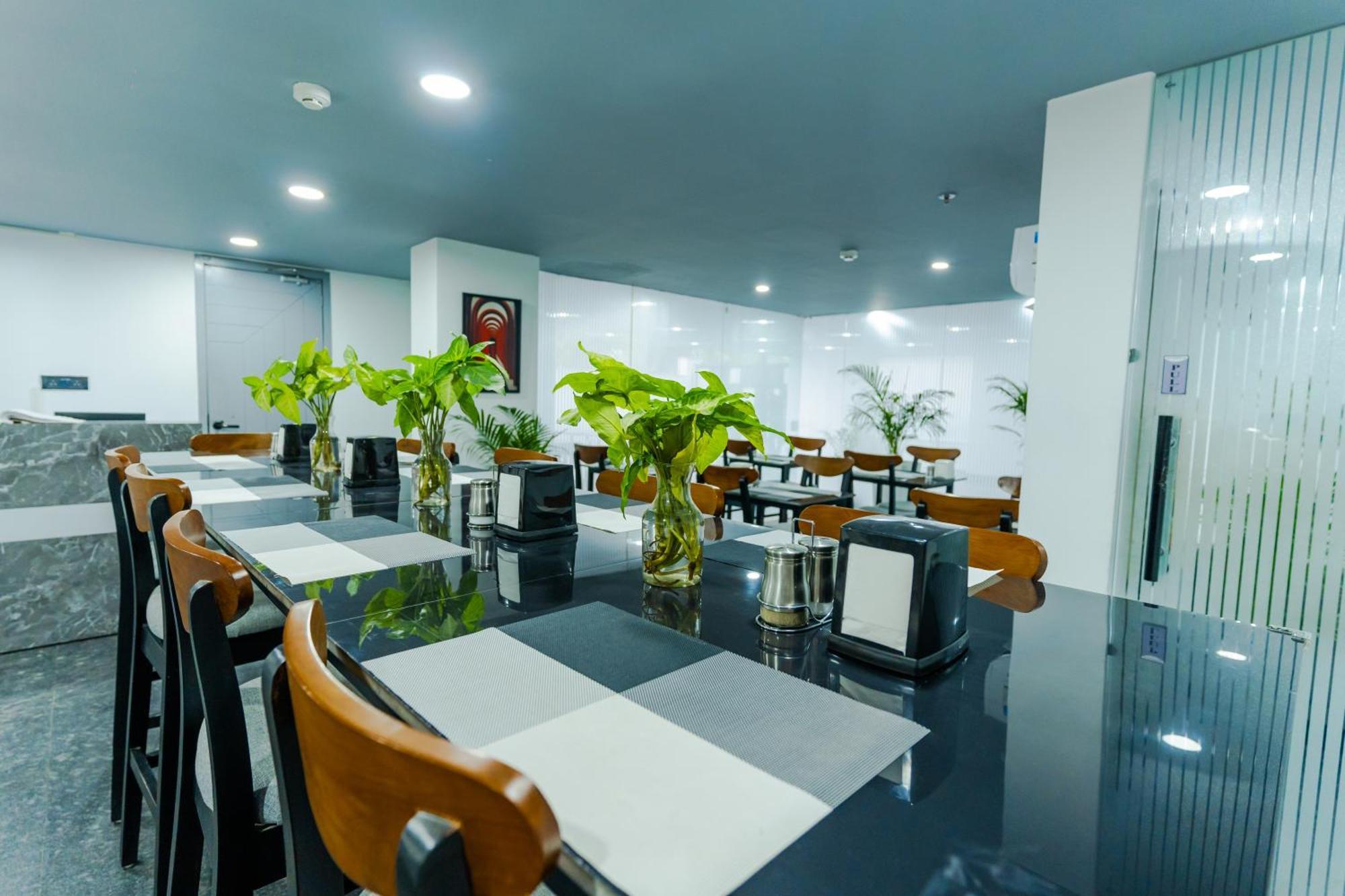 Bedchambers Luxury Apartment Near Golf Course Road Гургаон Экстерьер фото