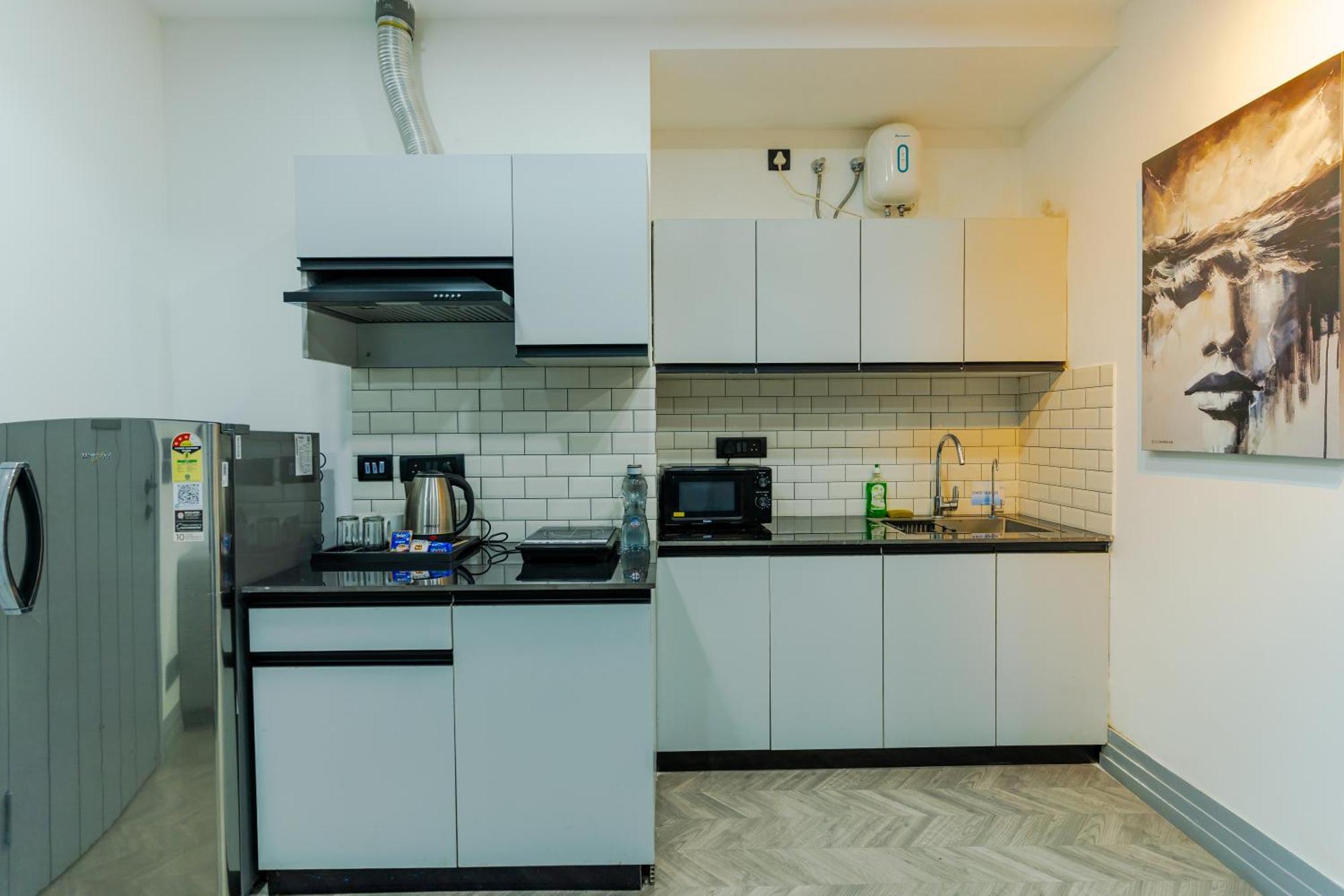 Bedchambers Luxury Apartment Near Golf Course Road Гургаон Экстерьер фото