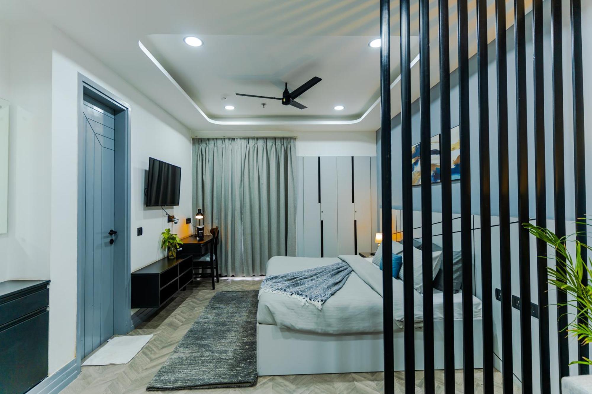 Bedchambers Luxury Apartment Near Golf Course Road Гургаон Экстерьер фото