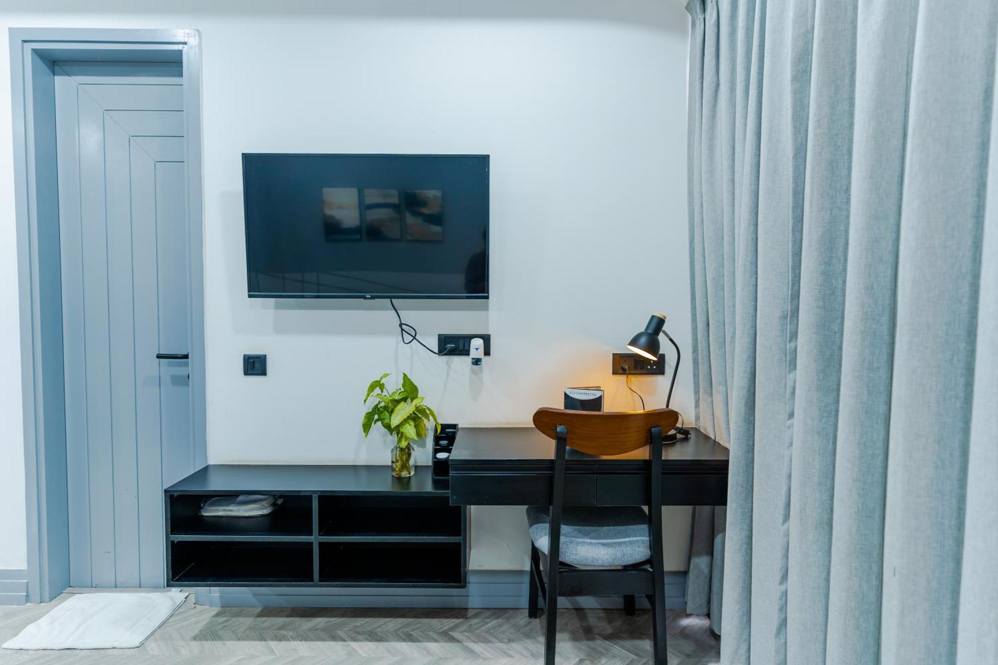 Bedchambers Luxury Apartment Near Golf Course Road Гургаон Экстерьер фото