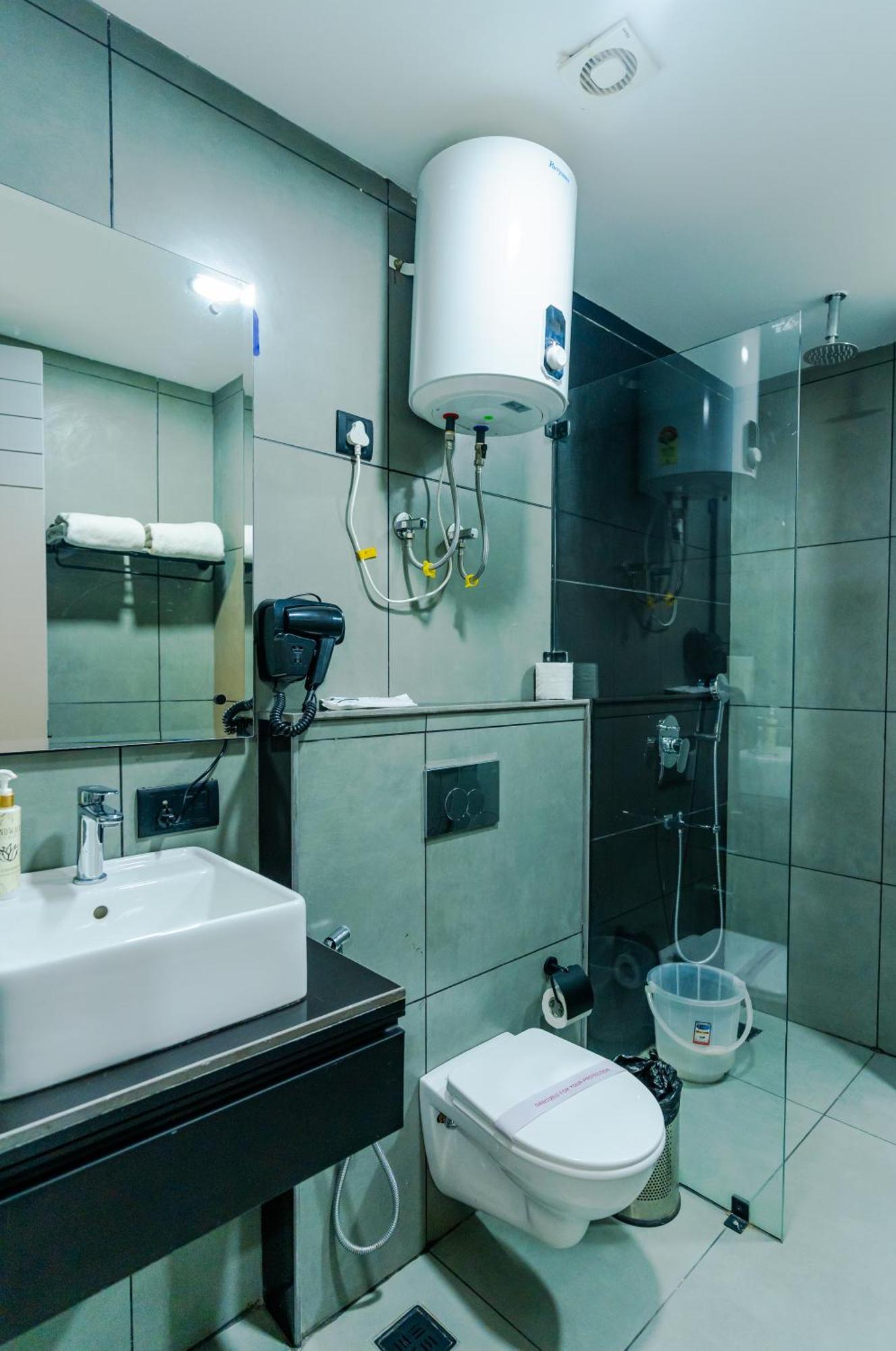 Bedchambers Luxury Apartment Near Golf Course Road Гургаон Экстерьер фото