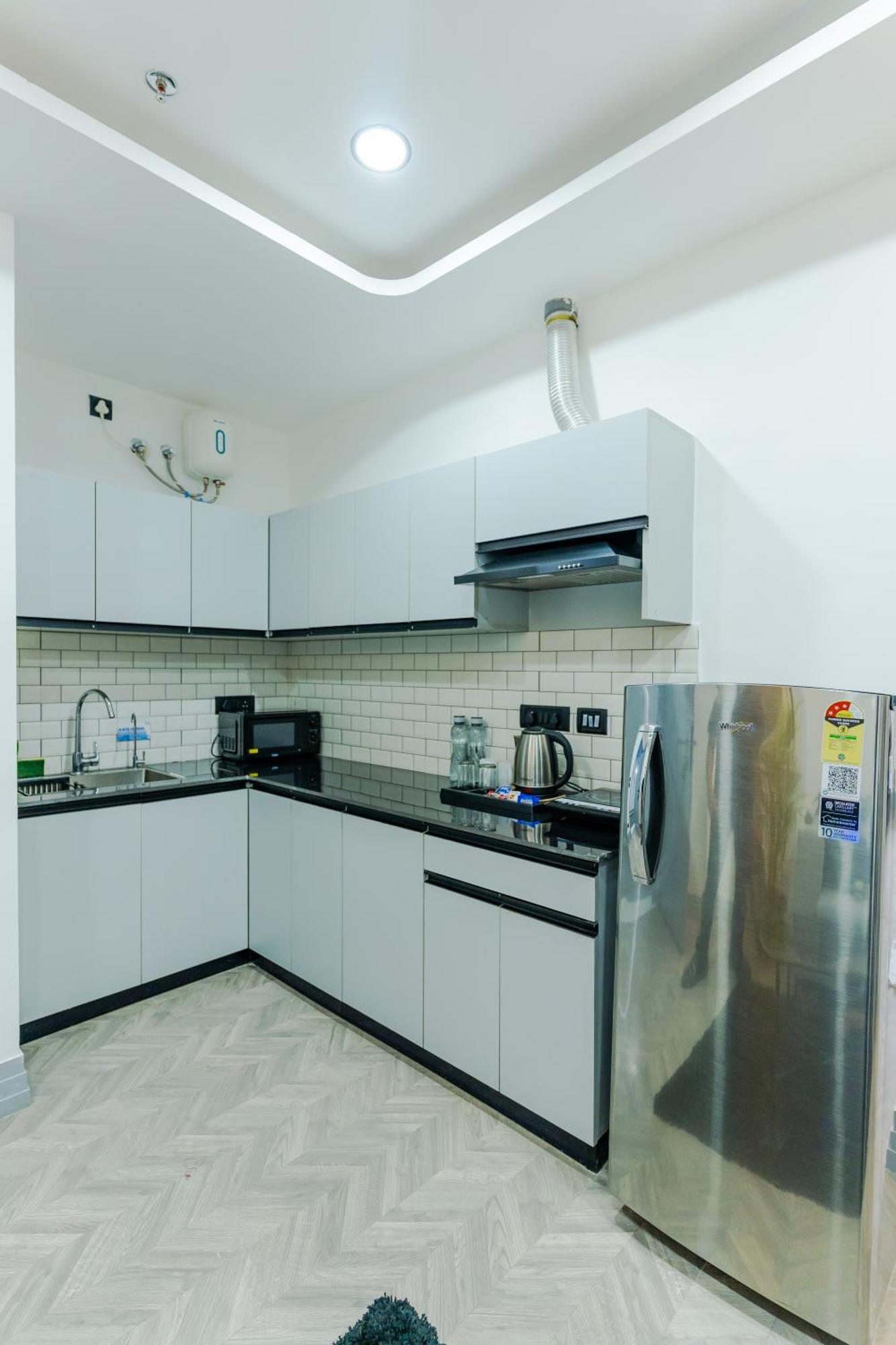 Bedchambers Luxury Apartment Near Golf Course Road Гургаон Экстерьер фото
