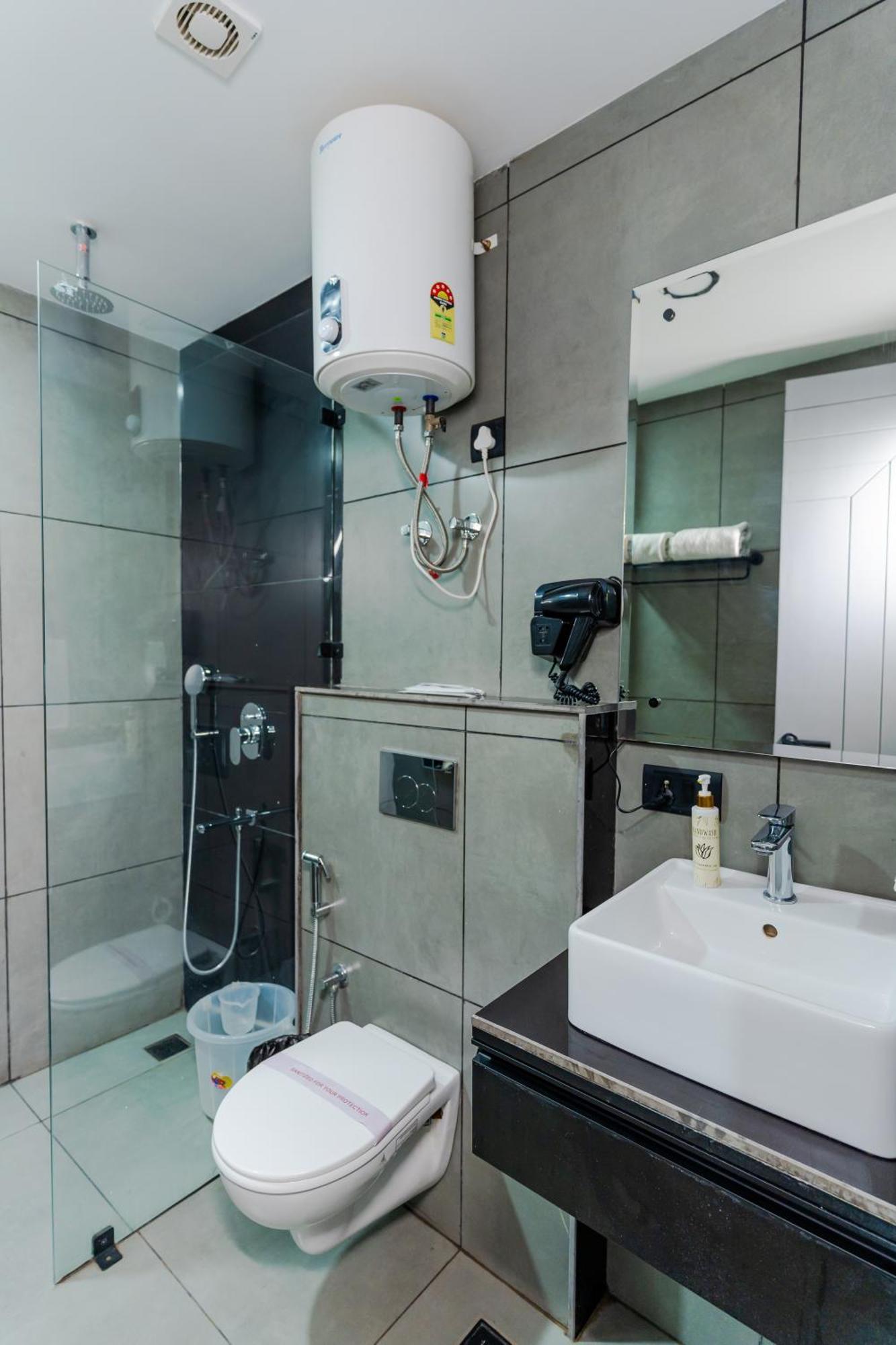 Bedchambers Luxury Apartment Near Golf Course Road Гургаон Экстерьер фото