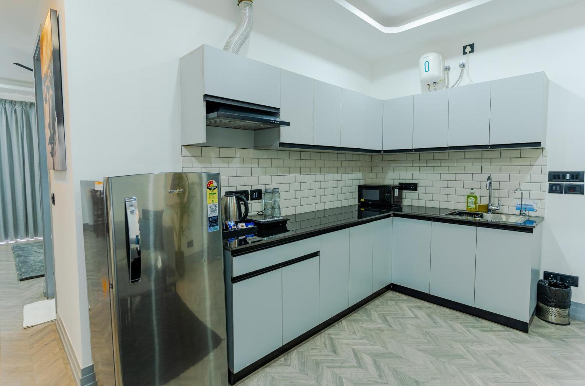 Bedchambers Luxury Apartment Near Golf Course Road Гургаон Экстерьер фото